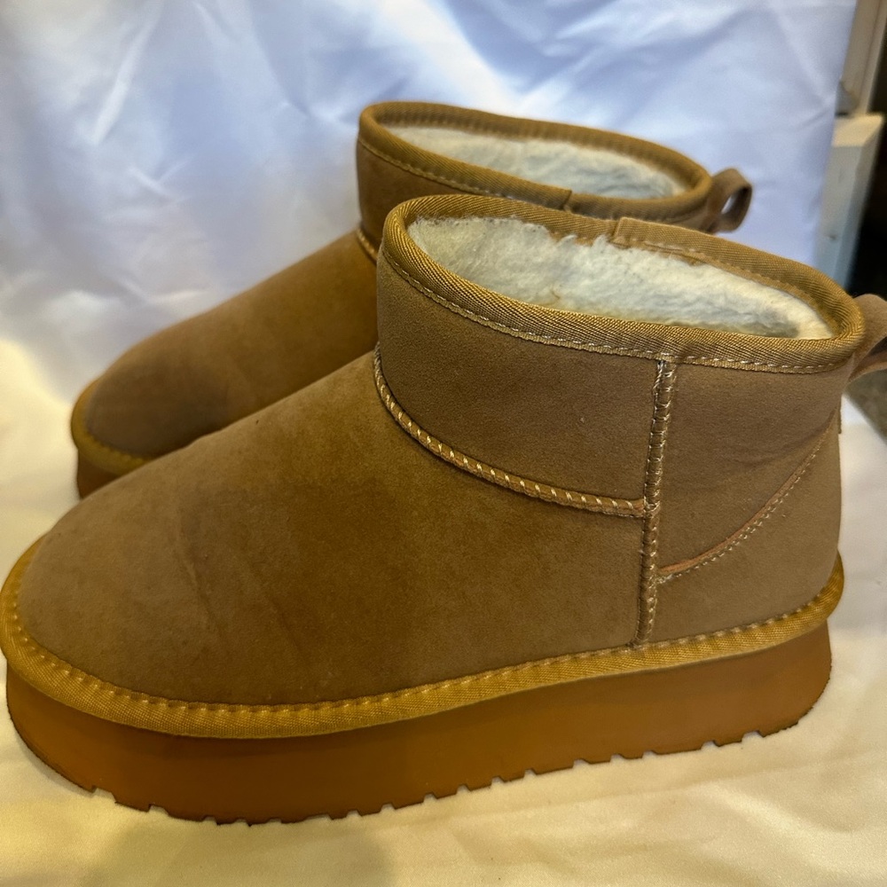 Brand new, never worn once fall/ winter boots!